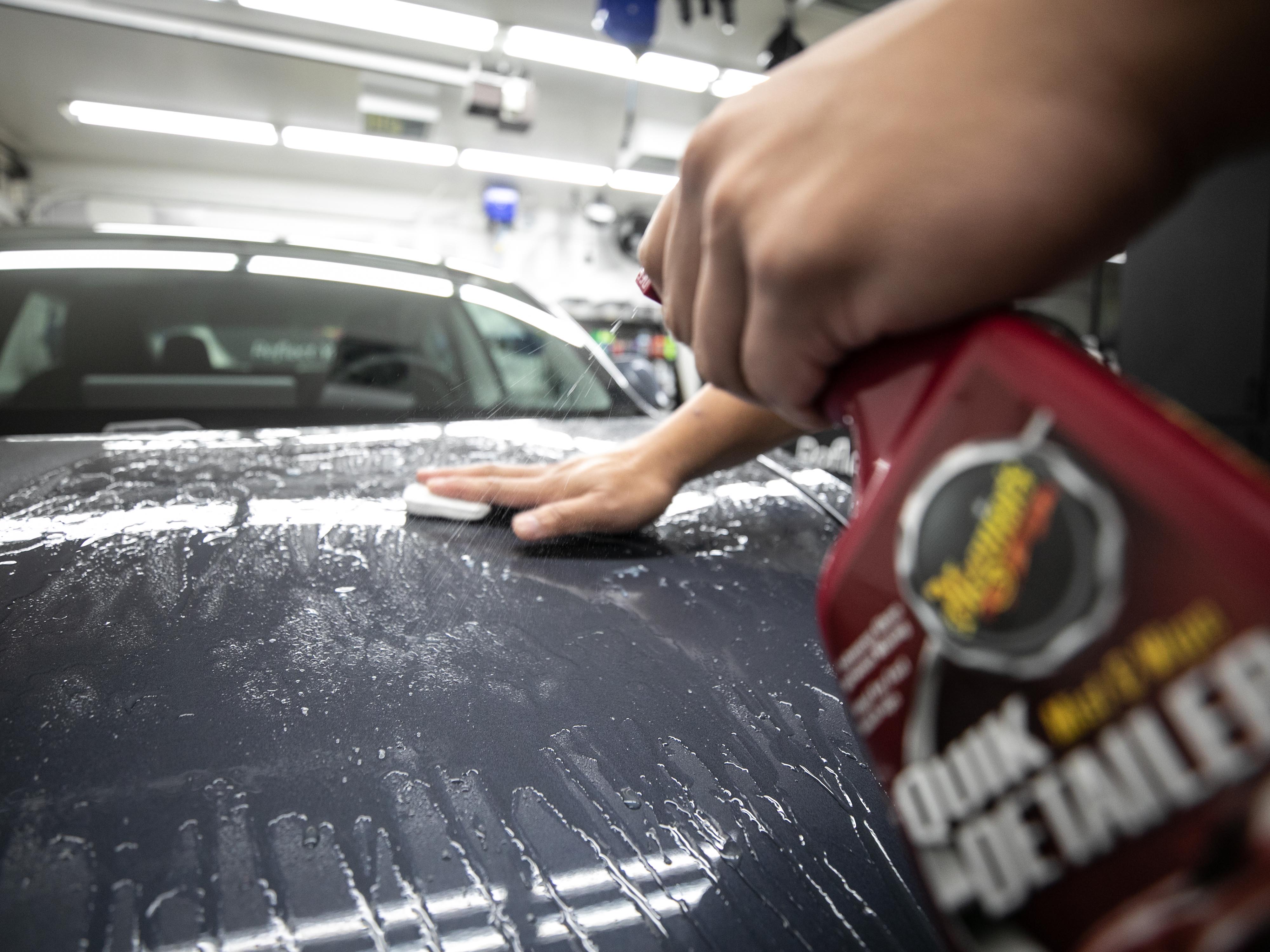 Meguiar's Smooth Surface Clay Kit - Safe and Easy Car Claying for a smooth as Glass Finish, G191700